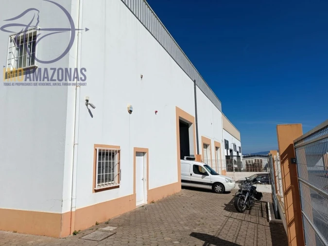 Armazém para Venda em Estômbar e Parchal Foto 2