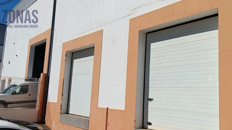 Armazém para Venda em Estômbar e Parchal