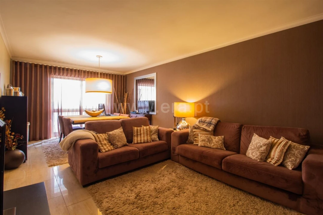 Apartamento T3 para Venda em Mafamude e Vilar do Paraíso Foto 1