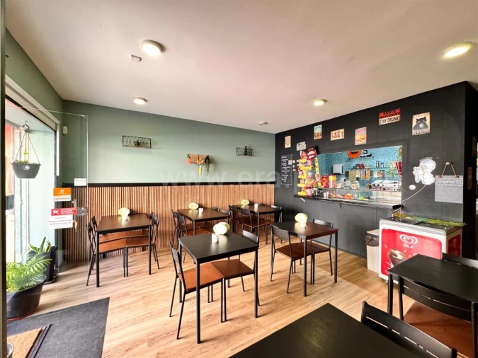 Loja para Trespasse em Oliveira do Douro Foto 3