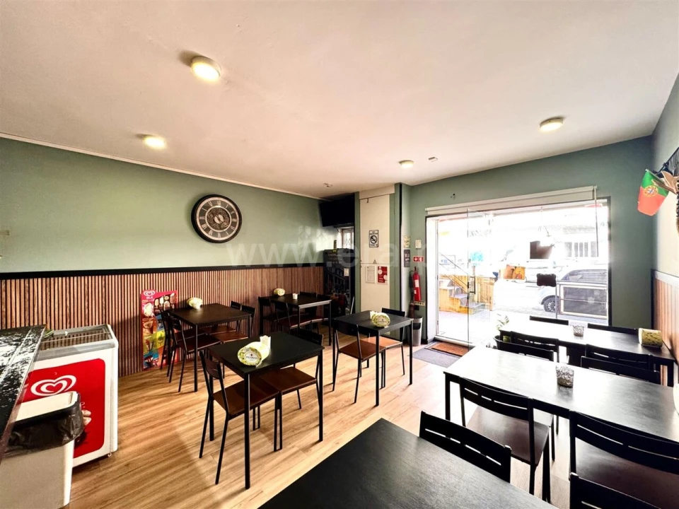 Loja para Trespasse em Oliveira do Douro Foto 4