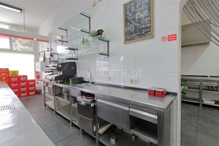 Loja para Arrendamento em Vilar de Andorinho Foto 9