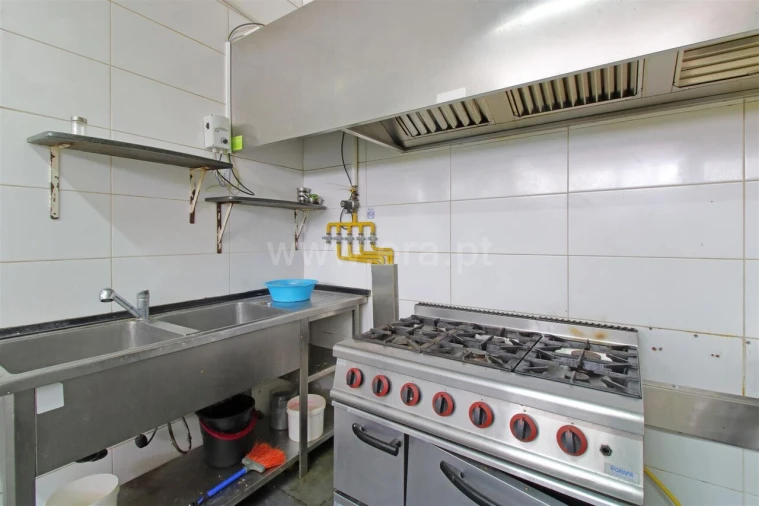 Loja para Arrendamento em Vilar de Andorinho Foto 8