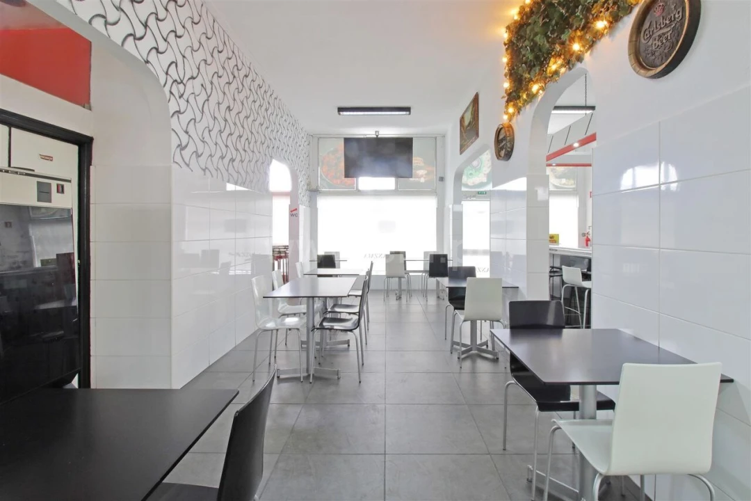 Loja para Arrendamento em Vilar de Andorinho Foto 10