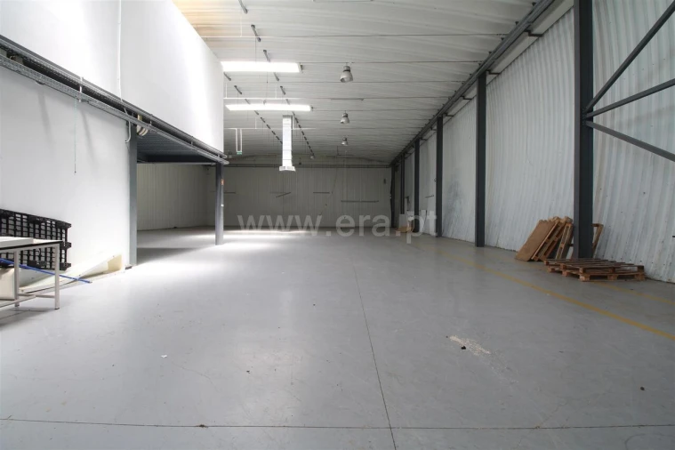 Armazém para Venda em Raiva, Pedorido e Paraíso Foto 6