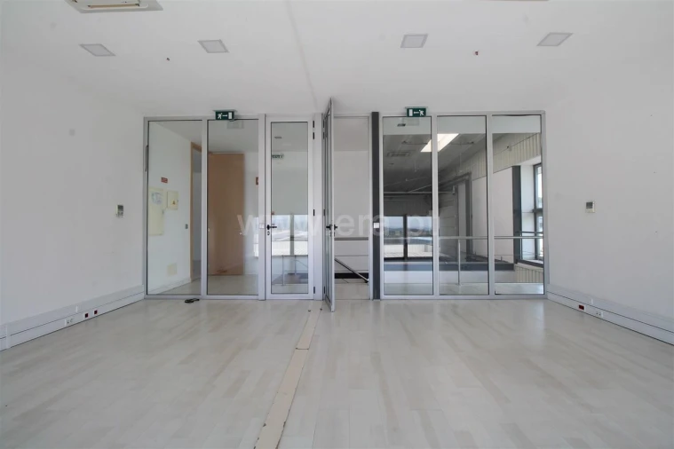 Armazém para Venda em Raiva, Pedorido e Paraíso Foto 16