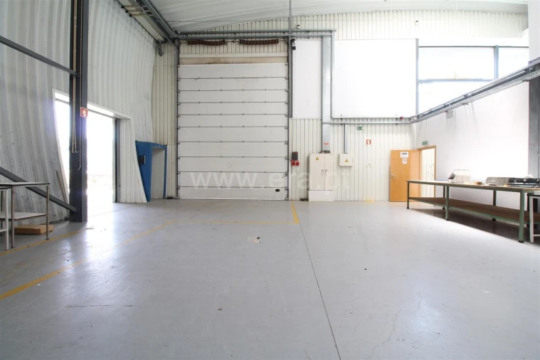 Armazém para Venda em Raiva, Pedorido e Paraíso Foto 7