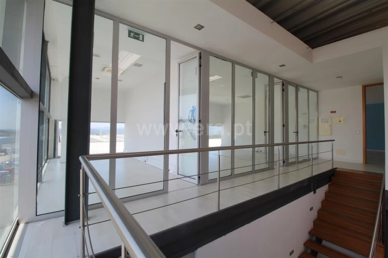 Armazém para Venda em Raiva, Pedorido e Paraíso Foto 18