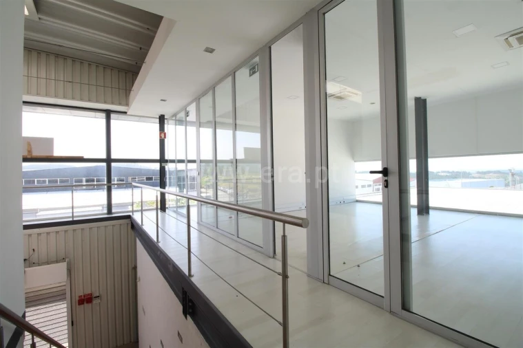 Armazém para Venda em Raiva, Pedorido e Paraíso Foto 15