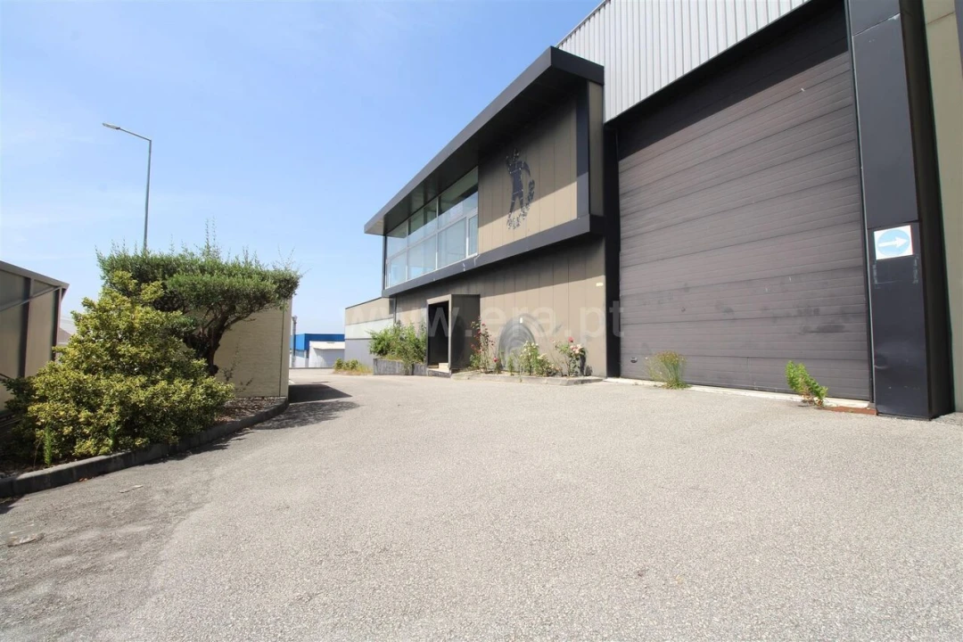 Armazém para Venda em Raiva, Pedorido e Paraíso Foto 1