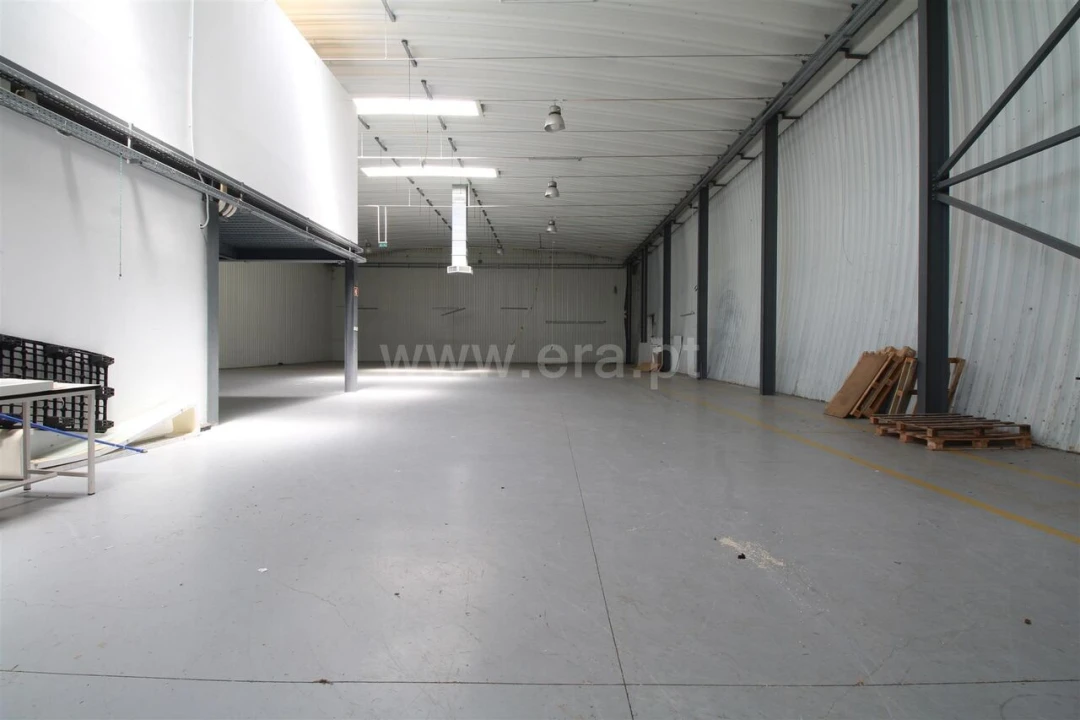 Armazém para Venda em Raiva, Pedorido e Paraíso Foto 6