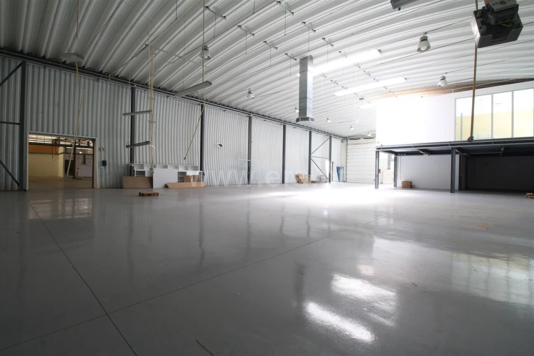 Armazém para Venda em Raiva, Pedorido e Paraíso Foto 5