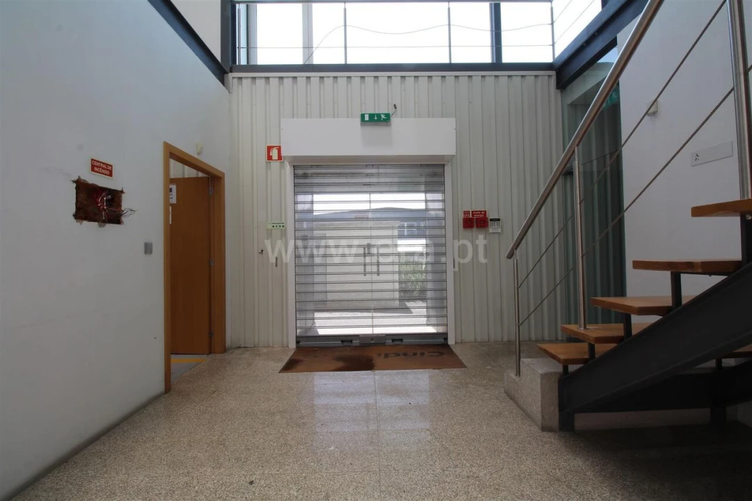 Armazém para Venda em Raiva, Pedorido e Paraíso Foto 14