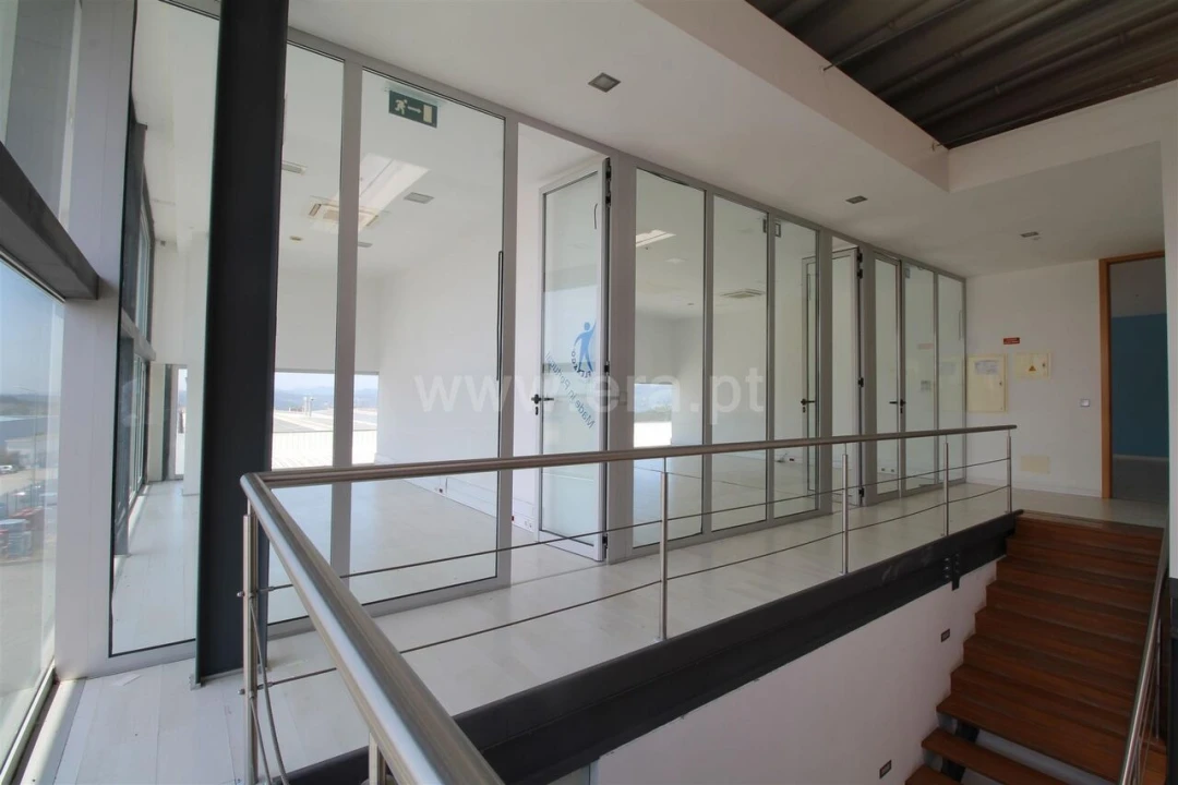 Armazém para Venda em Raiva, Pedorido e Paraíso Foto 18