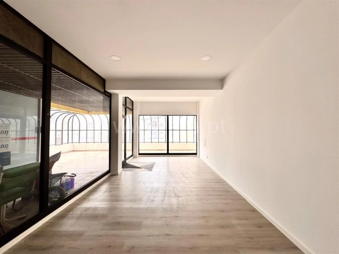 Loja para Venda em Santa Marinha e São Pedro da Afurada