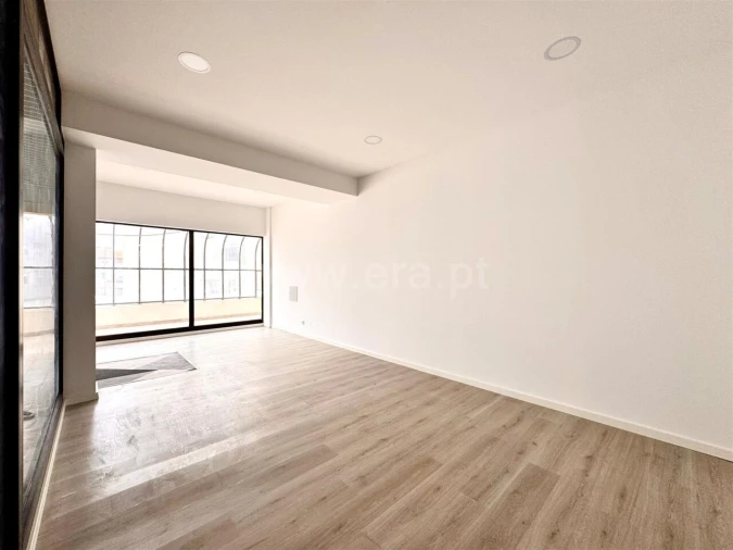 Loja para Venda em Santa Marinha e São Pedro da Afurada Foto 2