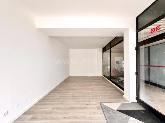 Loja para Venda em Santa Marinha e São Pedro da Afurada Foto 4