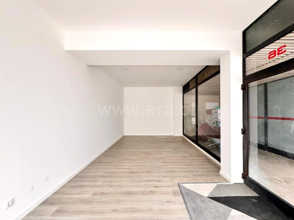 Loja para Venda em Santa Marinha e São Pedro da Afurada Foto 4