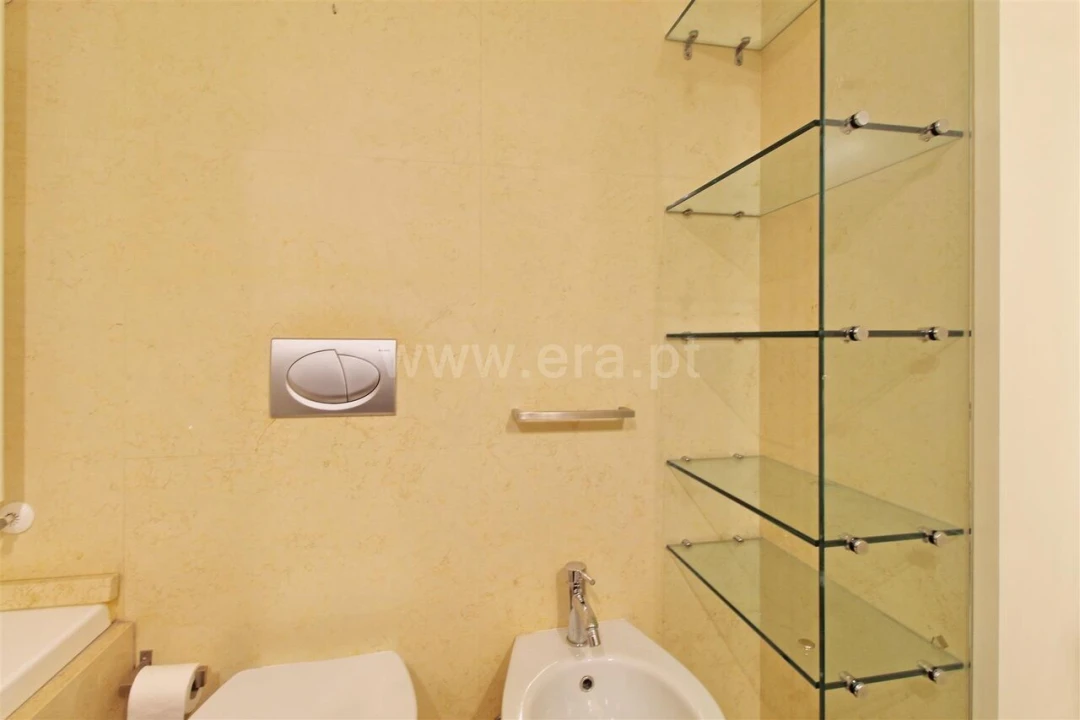 Apartamento T2 para Venda em Aldoar, Foz do Douro e Nevogilde Foto 17