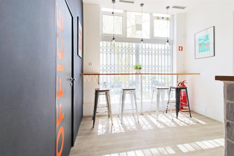 Loja para Venda em Vilar de Andorinho Foto 6