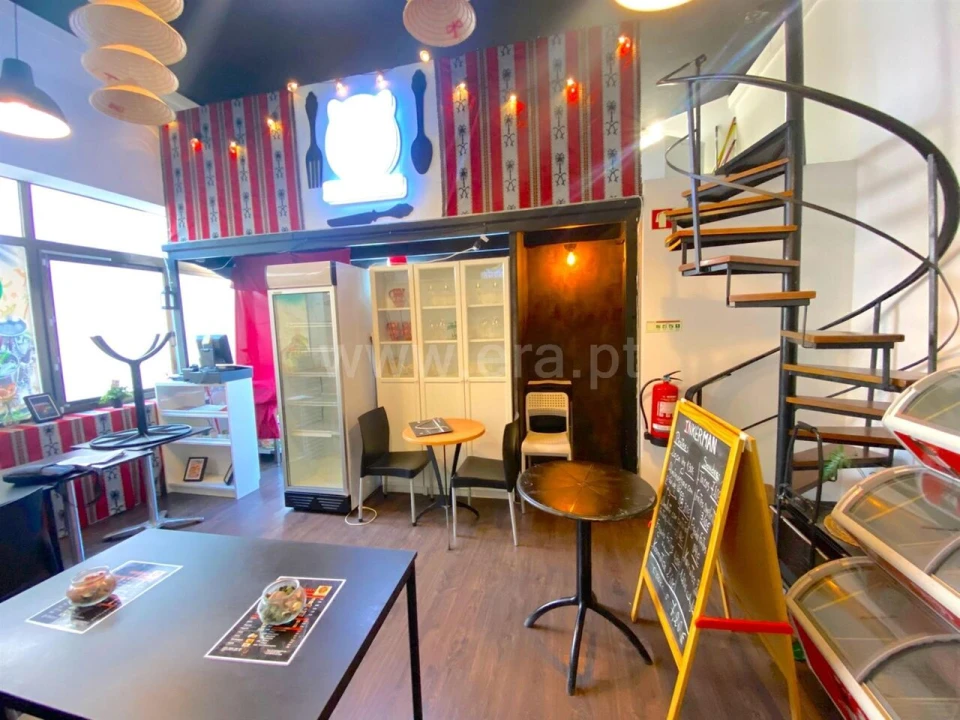 Loja para Trespasse em Mafamude e Vilar do Paraíso Foto 1