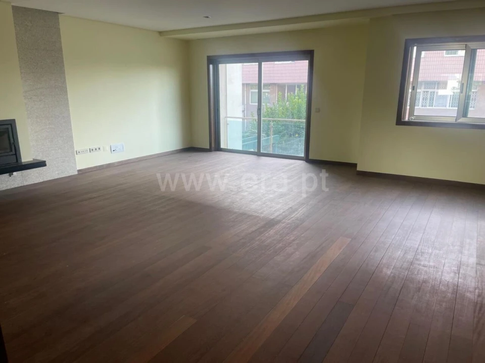 Moradia T4 para Venda em Mafamude e Vilar do Paraíso Foto 1