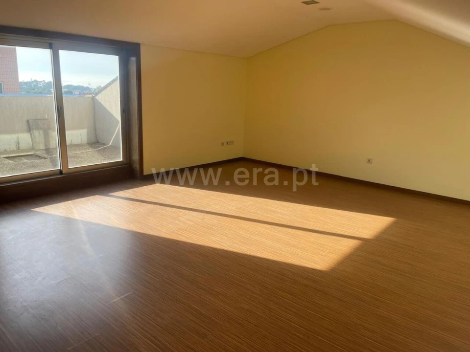 Moradia T4 para Venda em Mafamude e Vilar do Paraíso Foto 17