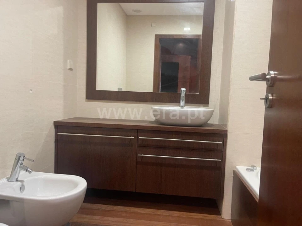 Moradia T4 para Venda em Mafamude e Vilar do Paraíso Foto 18