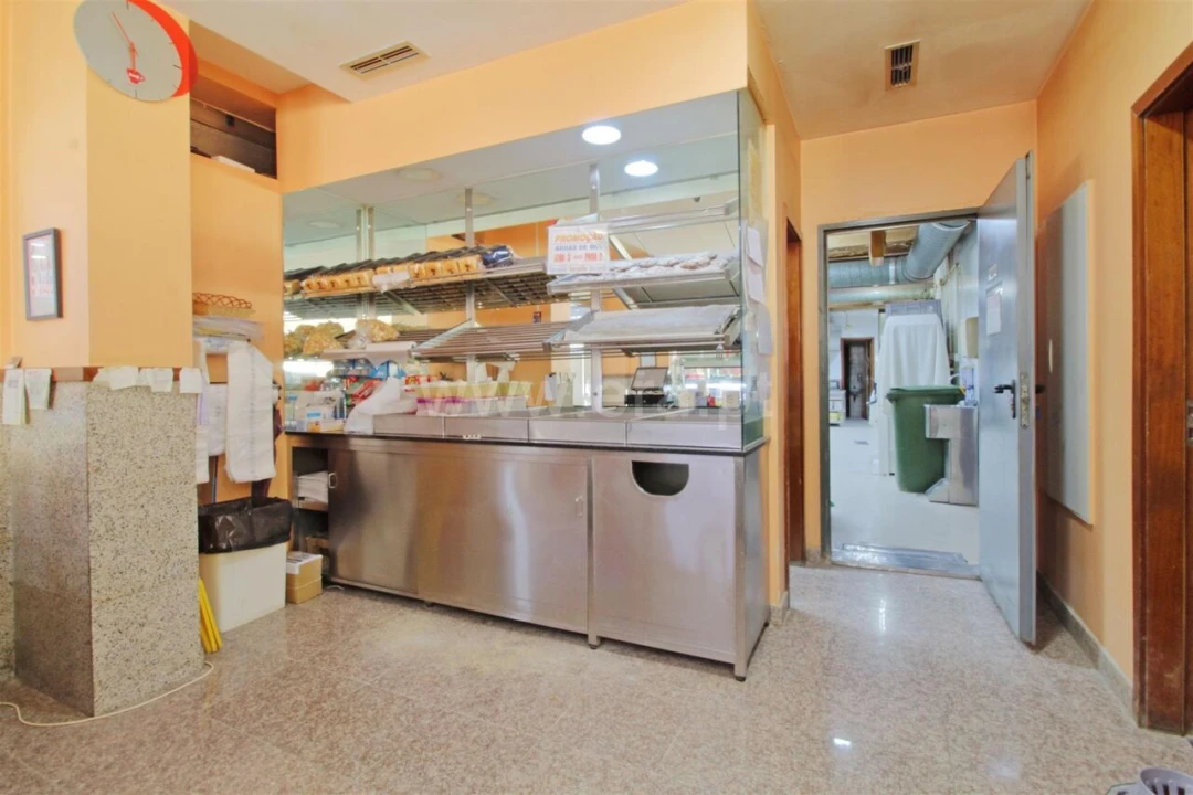 Loja para Trespasse em Vilar de Andorinho Foto 11