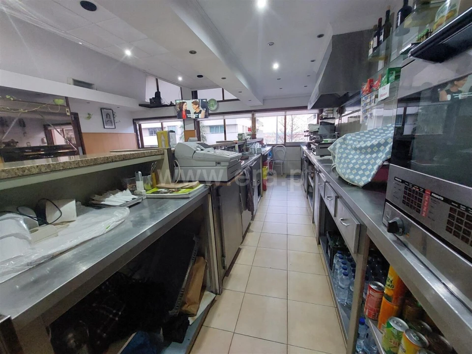 Loja para Trespasse em Mafamude e Vilar do Paraíso Foto 3