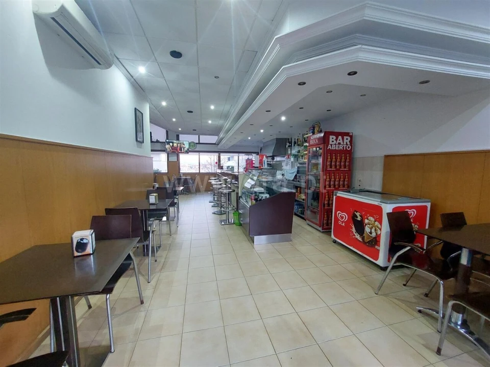 Loja para Trespasse em Mafamude e Vilar do Paraíso Foto 2