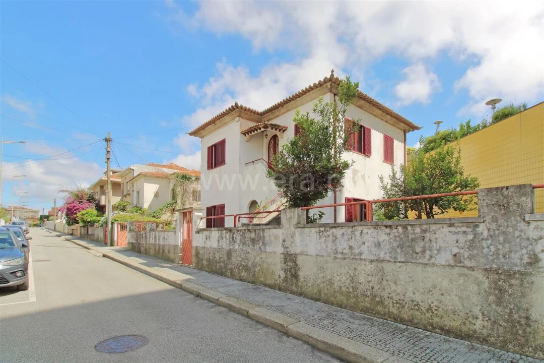 Moradia T6 para Venda em Mafamude e Vilar do Paraíso Foto 1