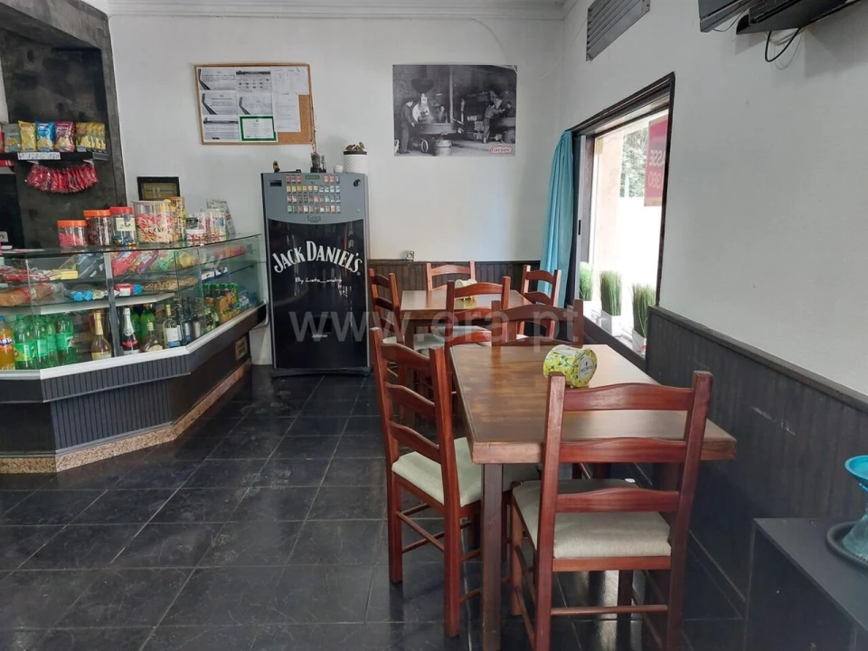 Loja para Trespasse em Oliveira do Douro Foto 2