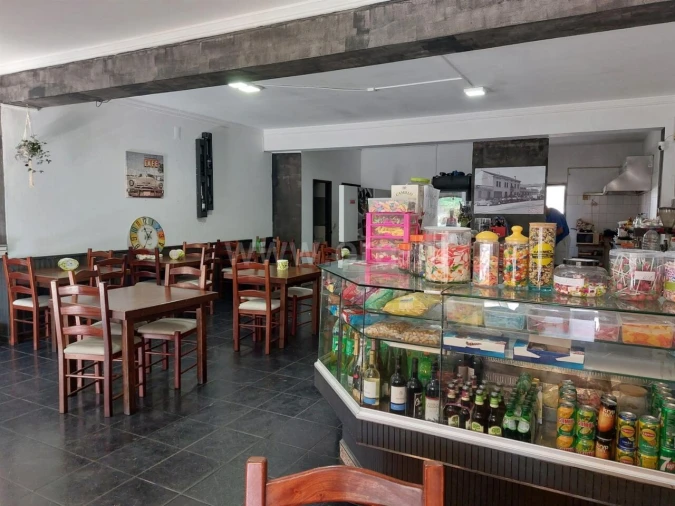 Loja para Trespasse em Oliveira do Douro Foto 3