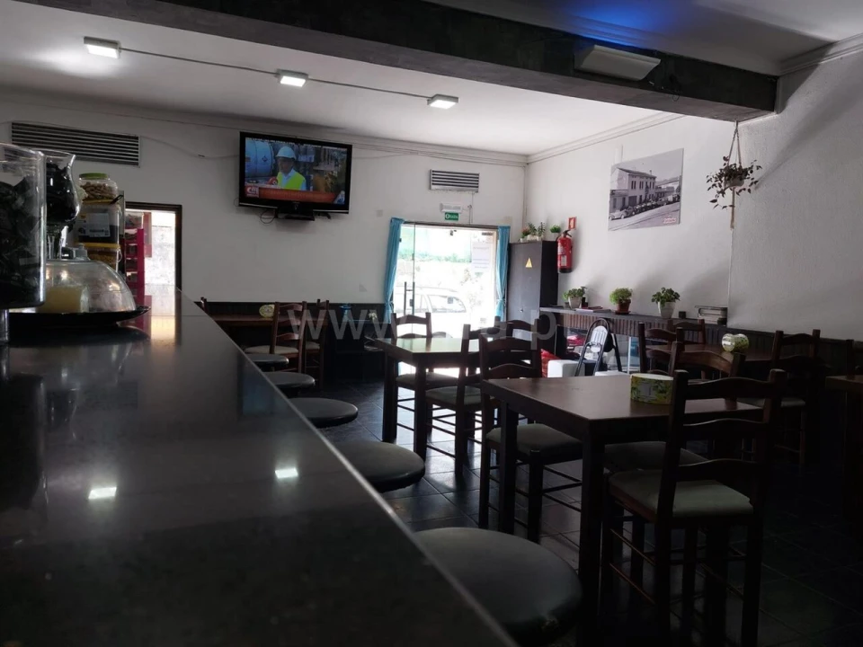 Loja para Trespasse em Oliveira do Douro Foto 5