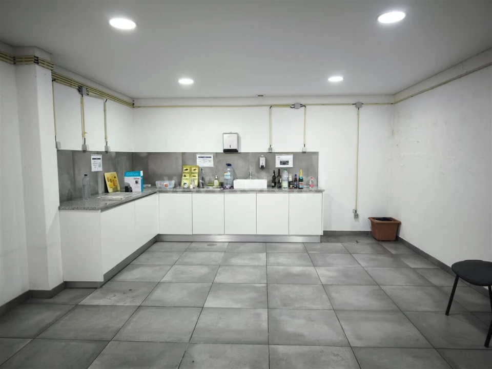 Armazém para Venda em Pedroso e Seixezelo Foto 11