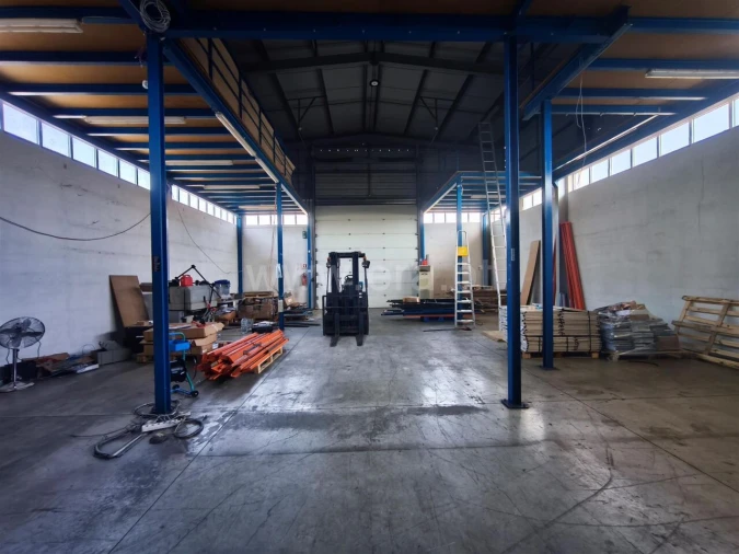 Armazém para Venda em Pedroso e Seixezelo