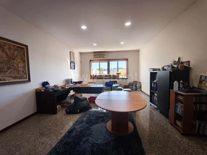 Armazém para Venda em Pedroso e Seixezelo Foto 3