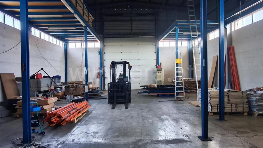 Armazém para Venda em Pedroso e Seixezelo