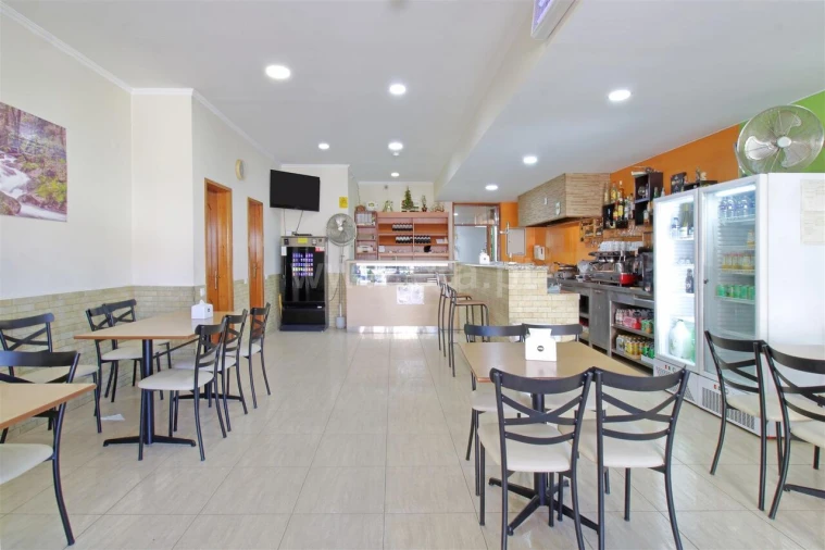 Loja para Trespasse em Oliveira do Douro Foto 4