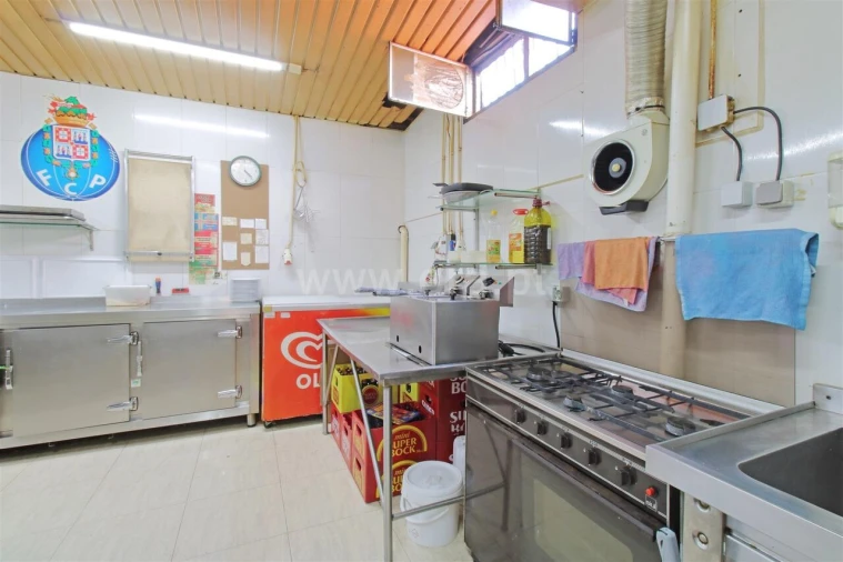 Loja para Trespasse em Oliveira do Douro Foto 7