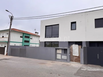 Moradia T3 para Venda em Serzedo e Perosinho