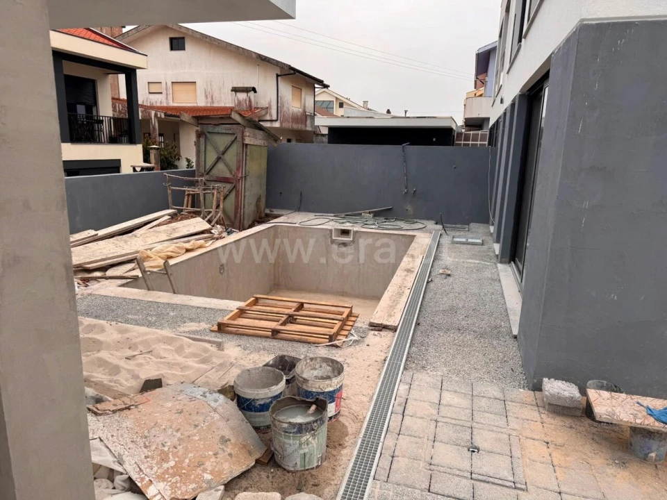 Moradia T3 para Venda em Serzedo e Perosinho Foto 3