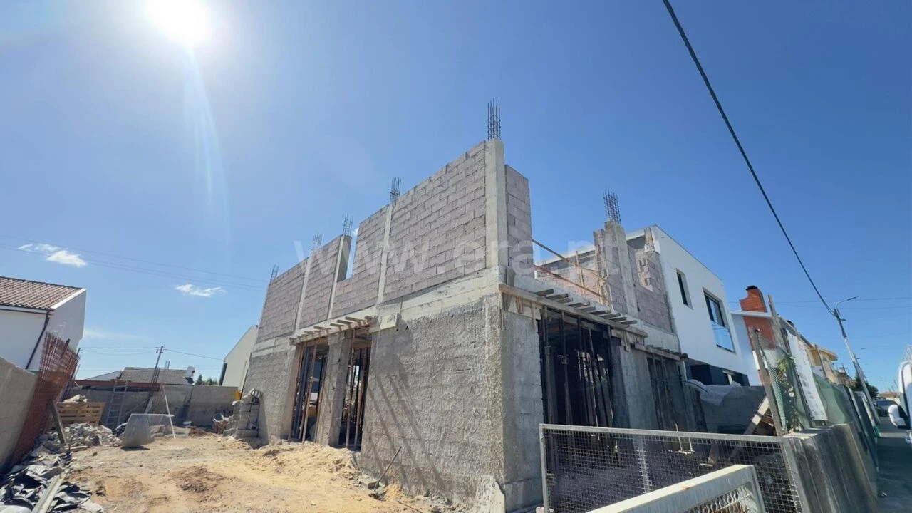 Moradia T3 para Venda em Serzedo e Perosinho Foto 1