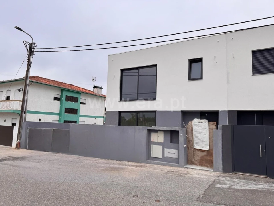 Moradia T3 para Venda em Serzedo e Perosinho Foto 1