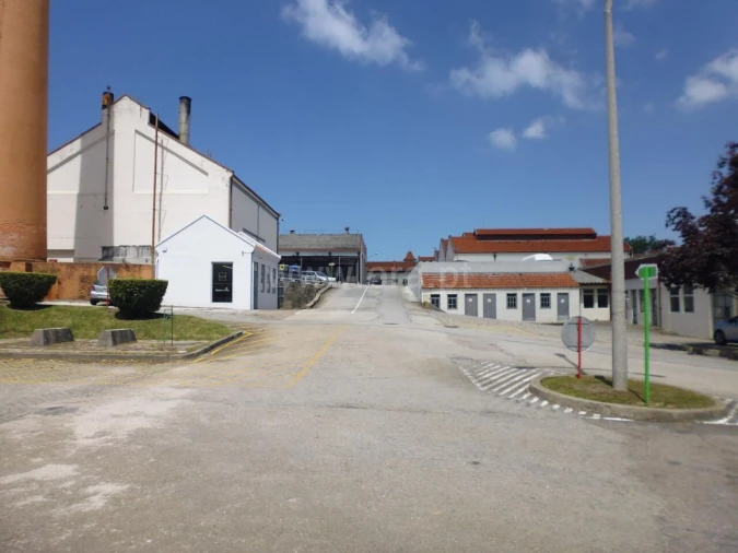 Armazém para Arrendamento em Mafamude e Vilar do Paraíso Foto 3