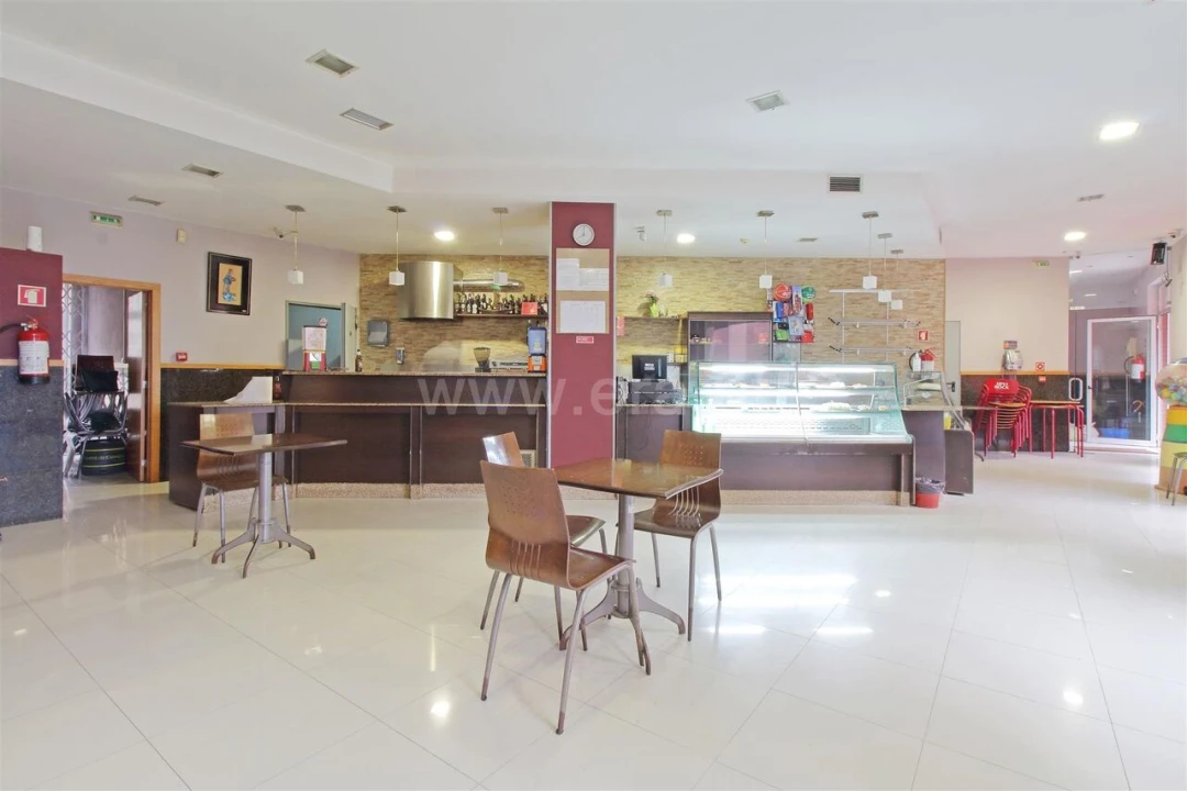 Loja para Trespasse em Vilar de Andorinho Foto 1