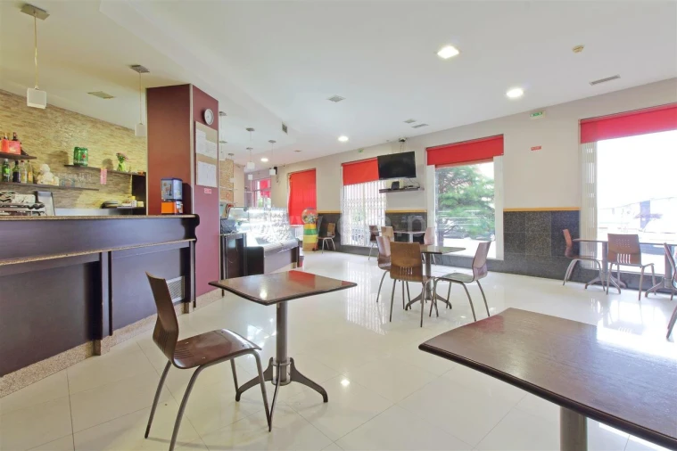 Loja para Trespasse em Vilar de Andorinho Foto 2