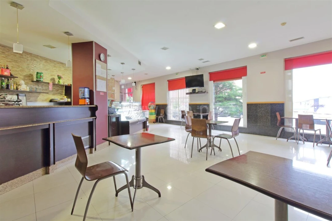 Loja para Trespasse em Vilar de Andorinho Foto 2