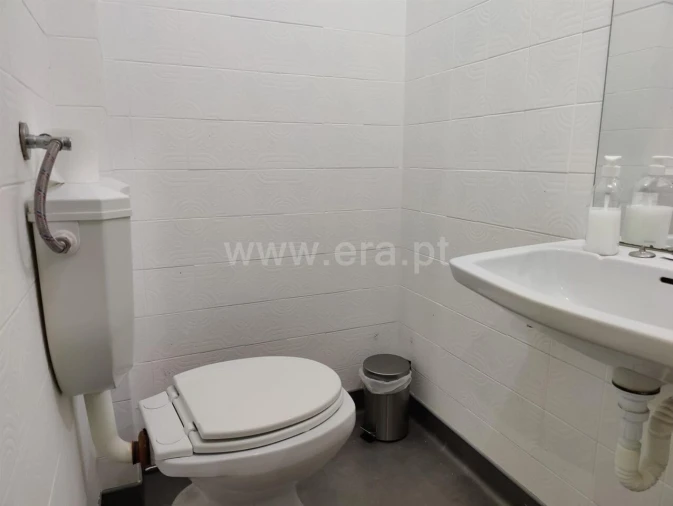 Loja para Trespasse em Mafamude e Vilar do Paraíso Foto 15